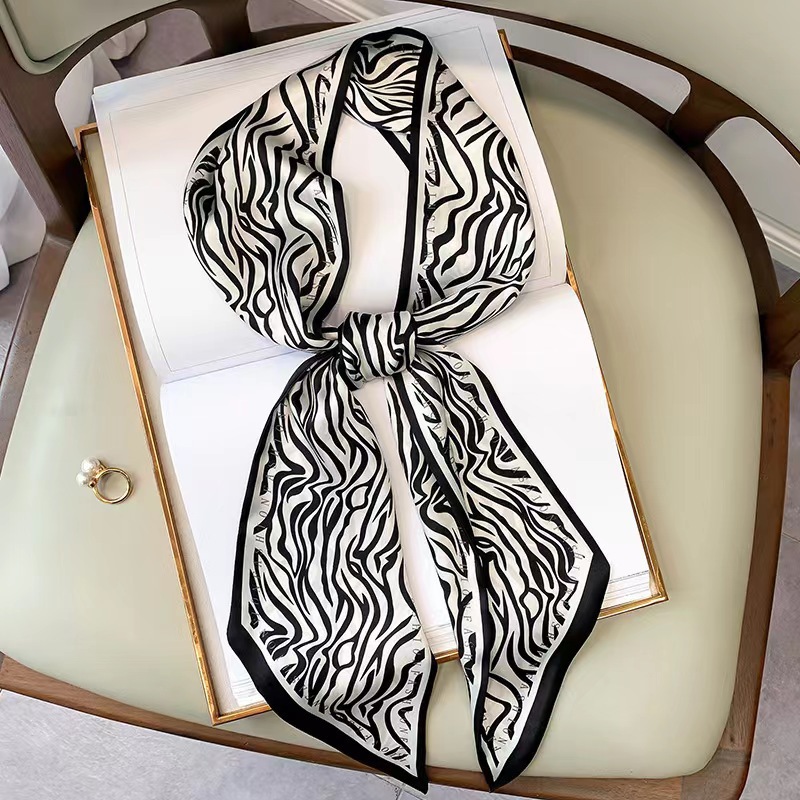 Luxury Bags For Summer - Luxe Zebra Print Zijden Vierkante Sjaal