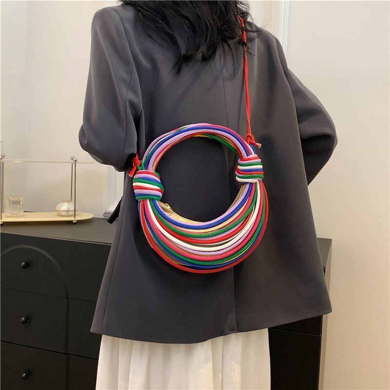 Internet-beroemde geweven tas  - Luxury Bags Levels recensie en prijs
